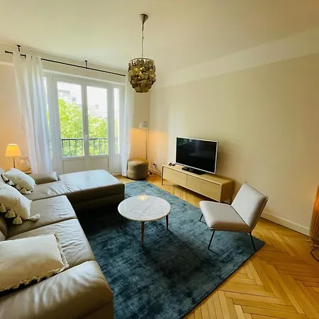 Lappart Den Face Hyper-centreprestigieux Ρενς